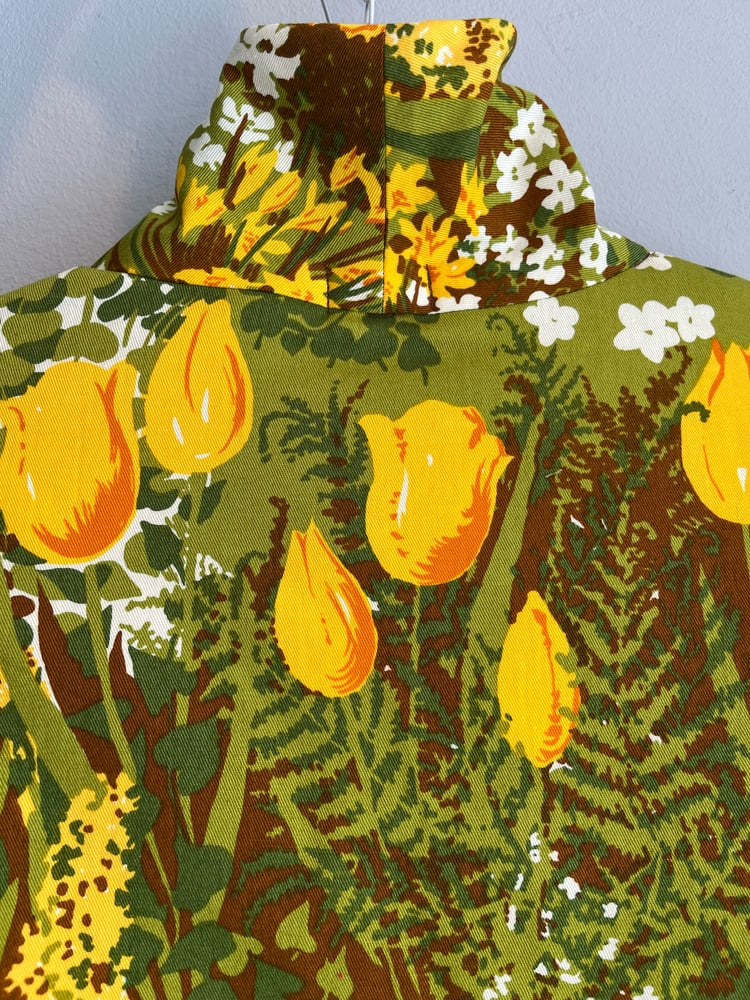 Image of Kort jakke med tulipan print (s-xl)