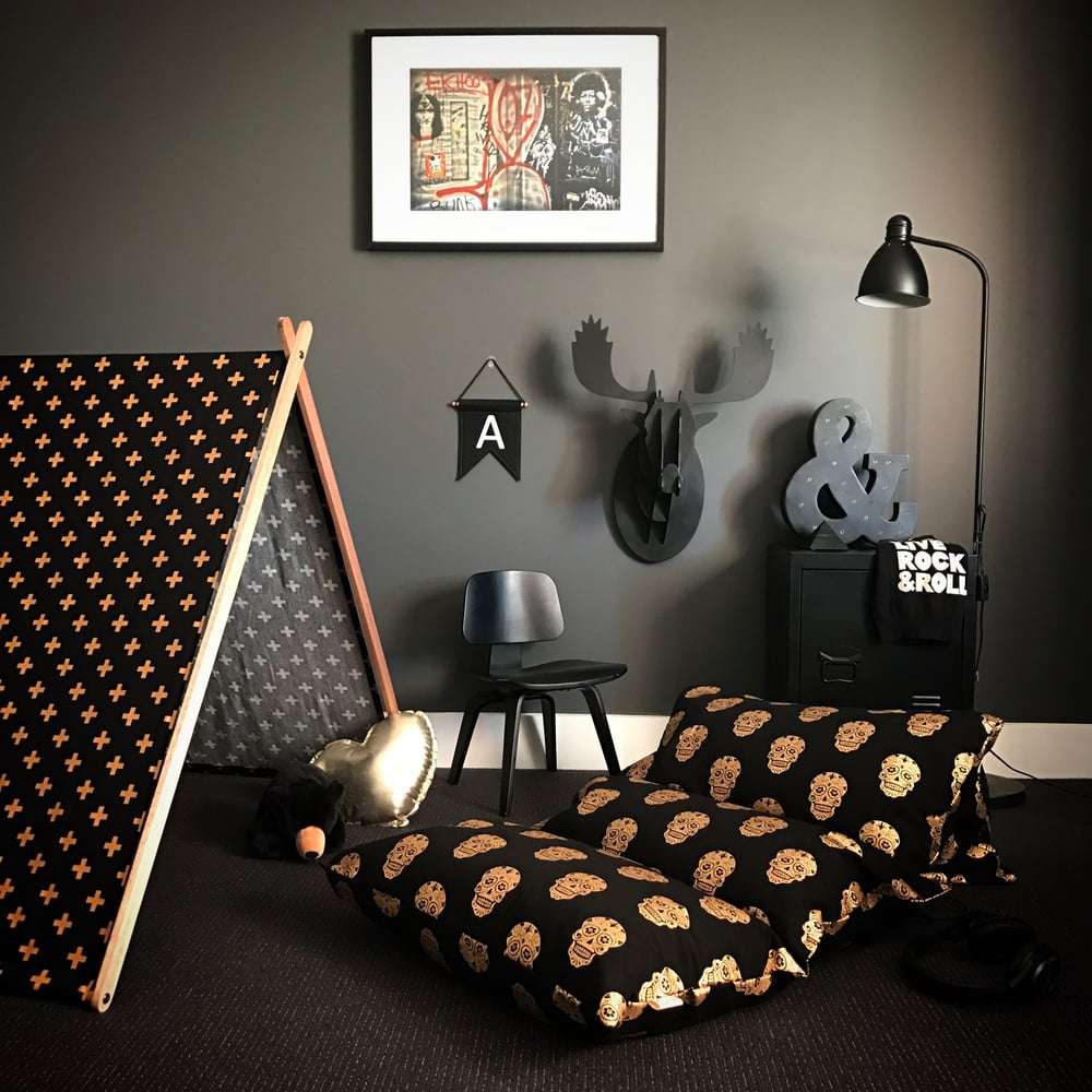 Image of Gold Skull Pillow Bed
