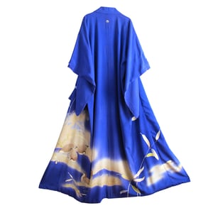 Image of Blå silke kimono med blade og fugle og brokader - Udsalg Opr. pris: 7.900,-