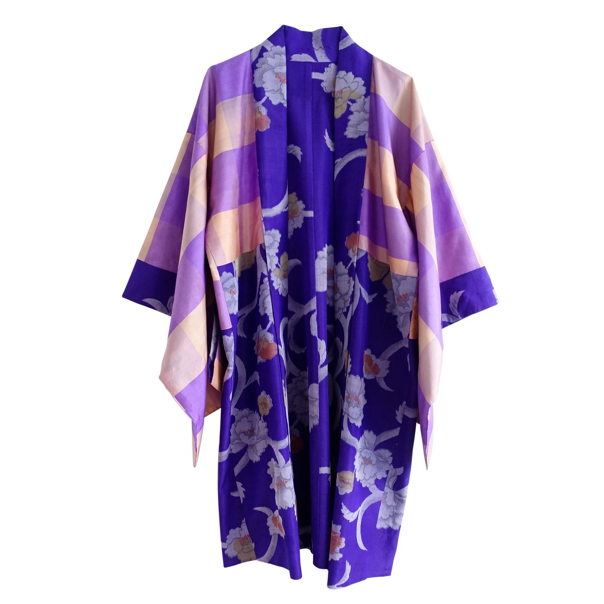 Image of Kort kimono af silke med peoner og rosa striber - vendbar