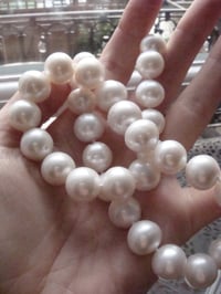 Image 3 of Stunning large cultured freshwater pearl necklace 12mm. 17.5 inches