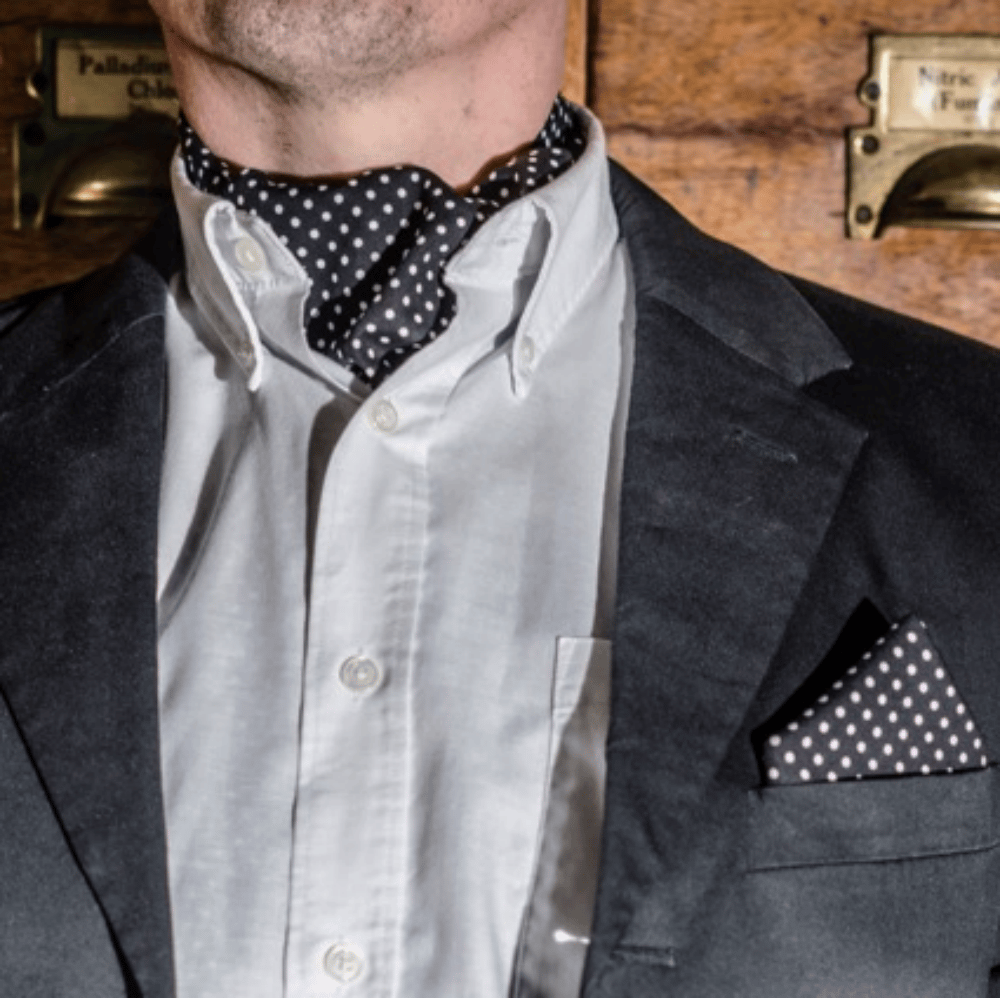 Image of Gent's Polka Dot Cravat 