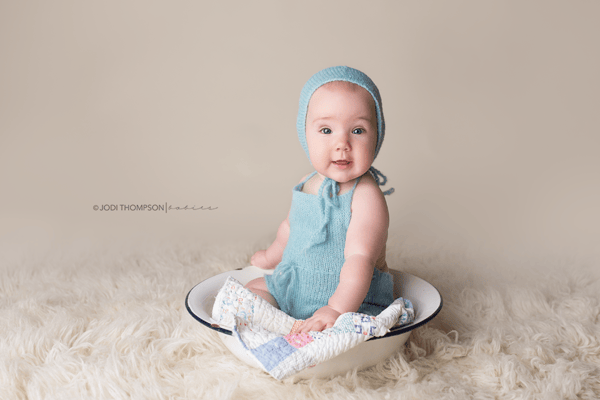 Image of 6-12 moths baby set romper and classic bonnet Sitter photography set