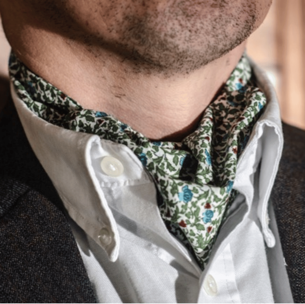 Image of Gent's Green Floral Cravat and Pocket Square