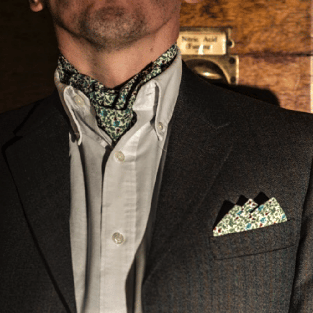 Image of Gent's Green Floral Cravat and Pocket Square