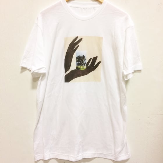 Image of TROPIC HANDS TEE