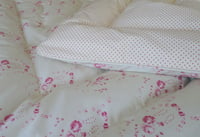 Image 1 of Beautiful Louise Loves Roses Eiderdown