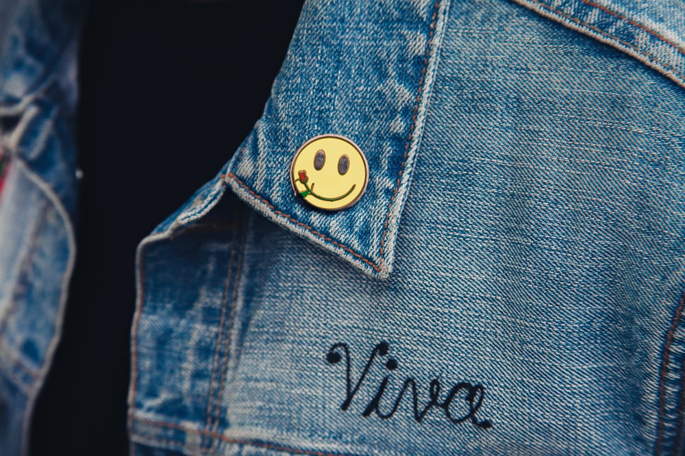 SMILEY PIN