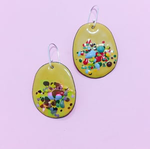 Image of Queenies - round in mustard yellow - small