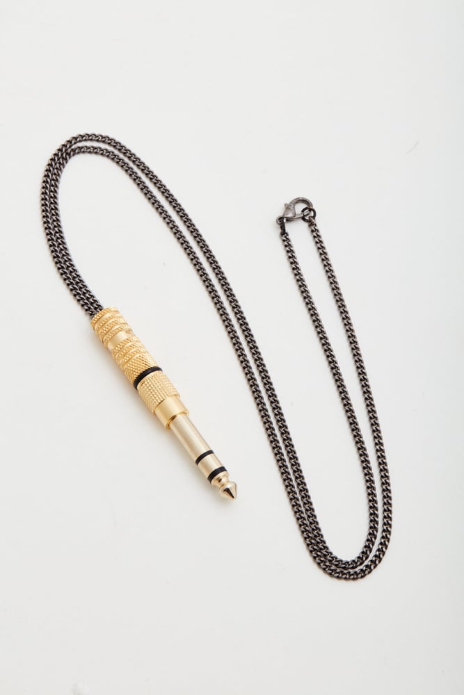 Image of GOLD AUDIO PLUG - GUNMETAL CHAIN