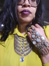 Image 2 of QUEEN JEWELED HAND CHAIN