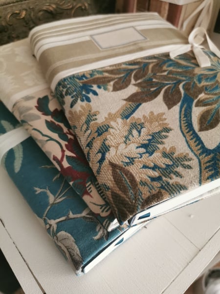 Image of Cahiers bleus {prix unitaire, à partir de}