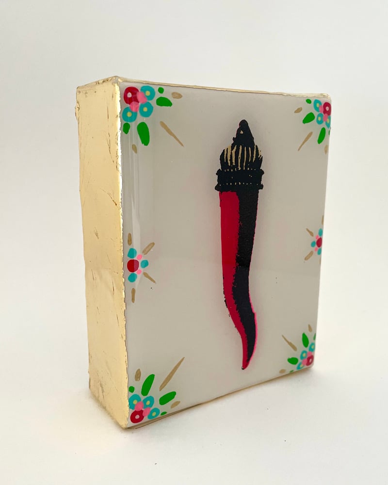 Image of Cornicello Floral White/Red