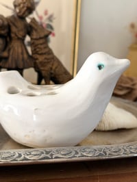 Image 3 of Oiseau pique-fleurs en céramique
