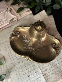 Image 1 of Encrier Art Nouveau en bronze et godet en porcelaine, début 1900