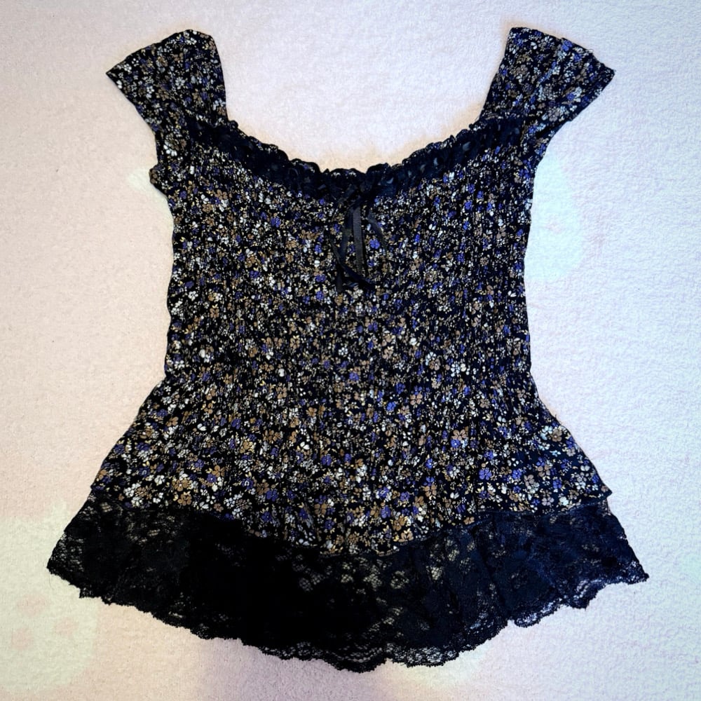 Image of Lara Floral Lace Top (M)