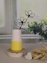 Image 3 of Petit vase fond jaune