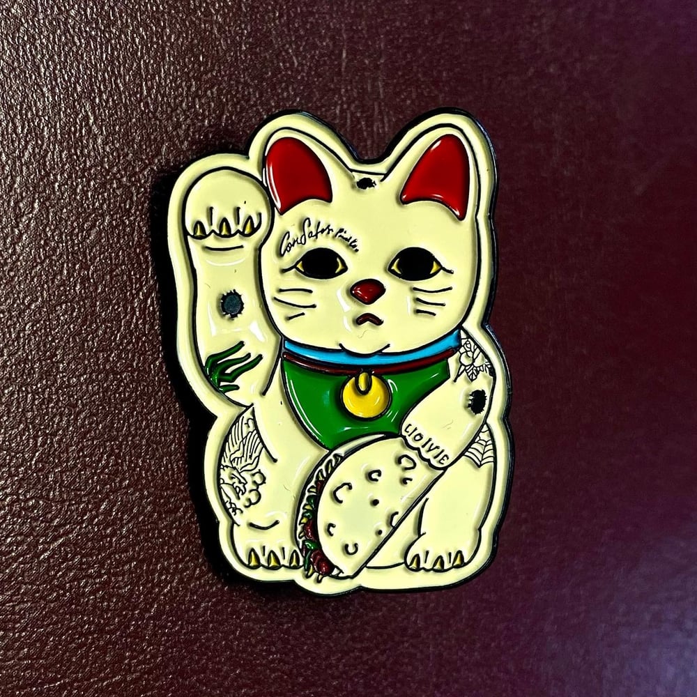 Lucky Gatito pin