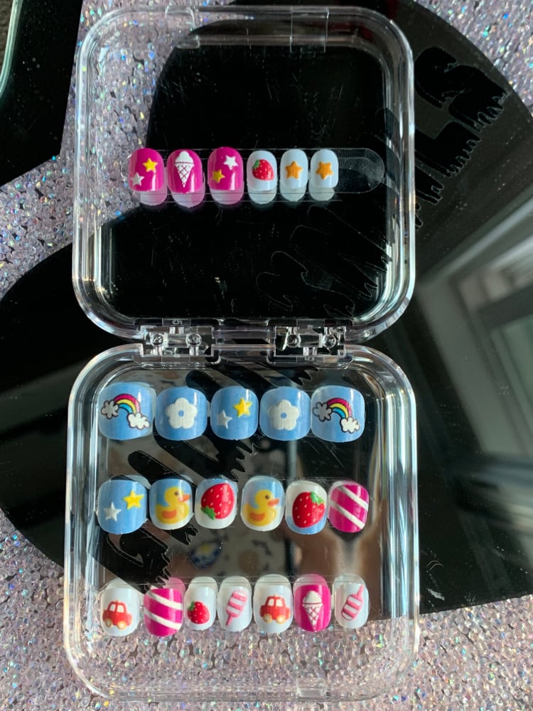 Image of Groovy Nails 