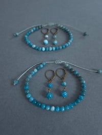 Image 5 of Bracelet ajustable apatite bleue sur cordon