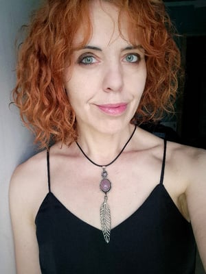 Feather and quartz necklace 