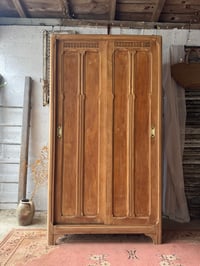 Image 1 of L’armoire parisienne aux portes coulissantes