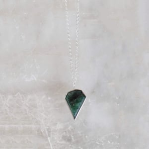 Image of Colombia Emerald (grade B) / mixed shape faceted cut silver necklace