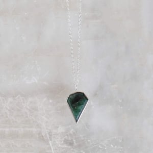 Image of Colombia Emerald (grade B) / mixed shape faceted cut silver necklace
