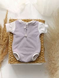 Image 1 of Photo prop | Newborn bodysuit Amir | gray | white