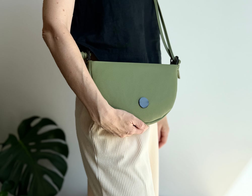 Image of Halfmoon bag Olive Green