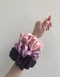 Image 8 of SCRUNCHIE OVERSIZED PLUM/ŚLIWKA