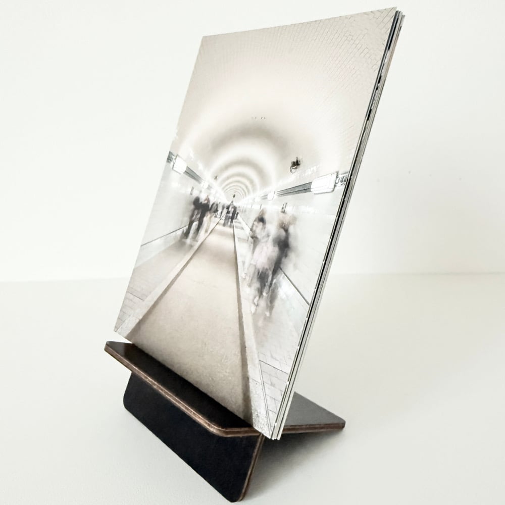 Geschenk-Set: 8 Hamburg-Postkarten mit Ständer & Pappschachtel