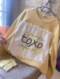 Image 2 of Suadoiro bordado a man. TOXO AMARELO. Varia tallas.