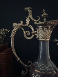 Image 5 of Magnifique aiguière en cristal peint émaillé et régule argenté, milieu du XIXème siècle!