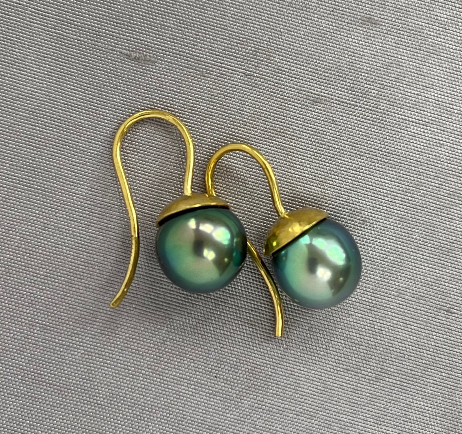 Tahitian Pearl Earrings // Natural Peacock Green // Blue Stones x Pearls Cluster// 14K Gold-filled // top Sweet and Elegant