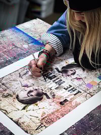 Image 2 of The Mirror - Oracle Card