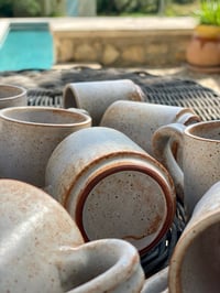Image 5 of Tasses en grès - lot de 12