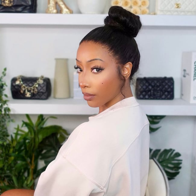  Chanel  (ponytail wig) 