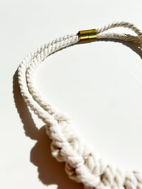 Image 3 of Collar Blanco Nudos