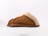 Image 4 of Fur slippers 🤎