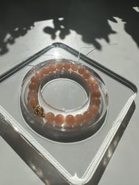 Image 4 of peach moonstone bracelet 橙月光手链