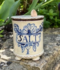 Salt pot with lid
