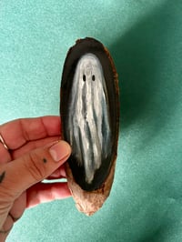 Image 4 of Fantasma sobre rodaja de madera 