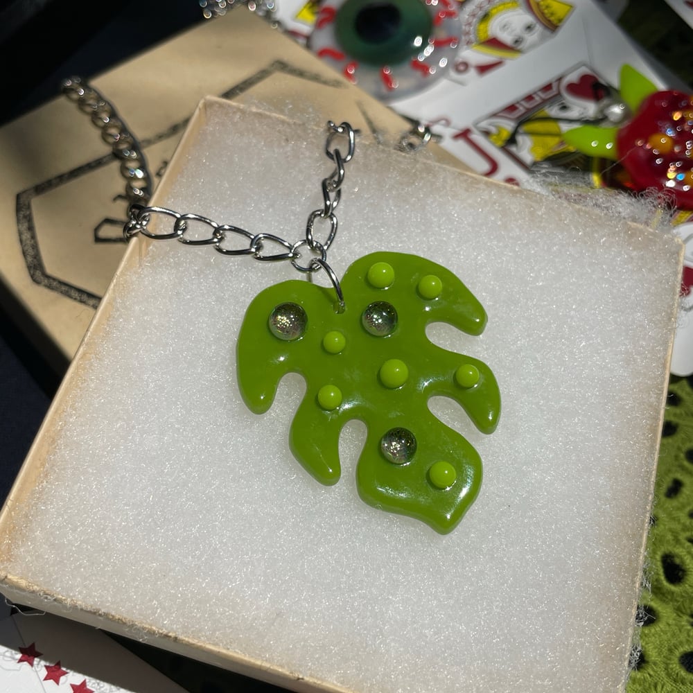 Image of Monstera Chain- Green Dots