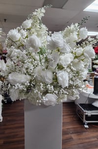 Image 2 of Baby breath and white rose 80 cm for rent only 
