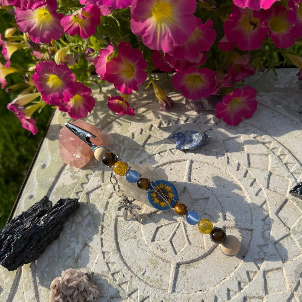 Image of sunflower kush roach clip