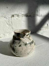 Image 4 of Sam Hewitt / Mini Vase (white/black splatter)	