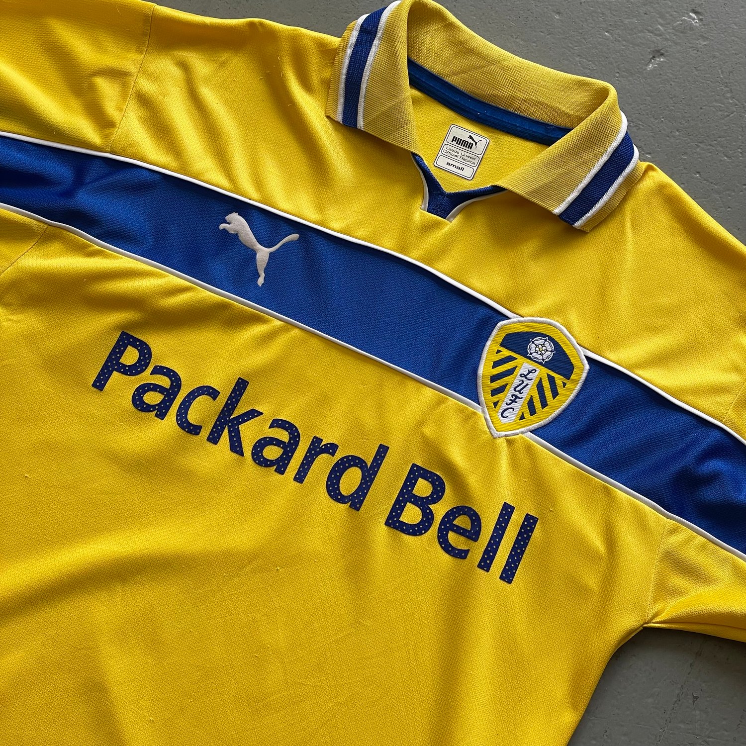 Image of 99/00 Leeds third shirt size small 