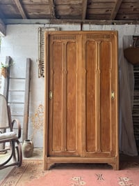 Image 12 of L’armoire parisienne aux portes coulissantes