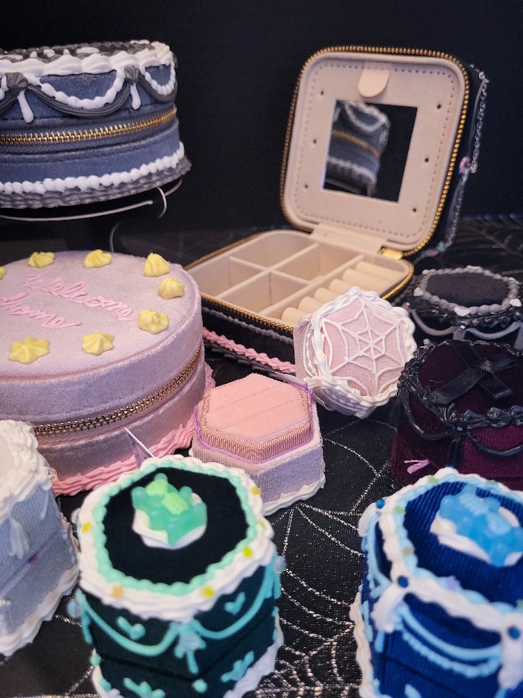 Image of Small Cake Jewelry Box
